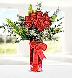 Vazoda 12 Kırmızı Gül