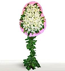 Beyaz glayör ile hazırlanmış ayaklı nikah ve düğün çelengi.