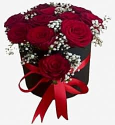 Silindir Kutuda Kırmızı Güller