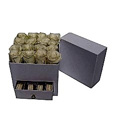 Beyaz Kutuda Güller Makaronlar