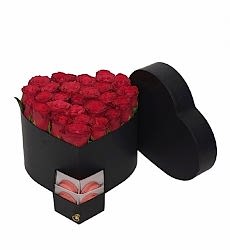 Kalp Kutuda 25 Kırmızı Gül & Makaron