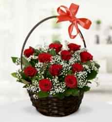 Kırmızı Gül Sepeti Sepet içerisinde kırmızı gül, cipsofilya ve yeşillikler ile hazırlanmıştır.