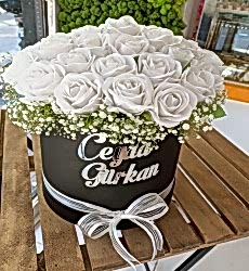 Kutuda 1.Kalite Beyaz Yapay Güller