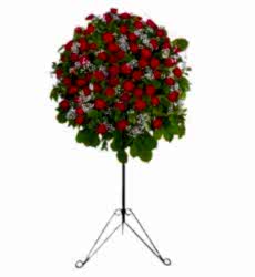 Kırmızı gül ve cipsofilya ile hazırlanmış ferforje düğün, nişan, nikah ve açılış çiçeği.