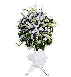 Beyaz, mor lisyantus ve beyaz glayör ile hazırlanmış açılış, düğün, nişan ve nikah çiçeği.