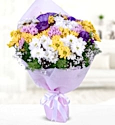 Karışık Kır Çiçeği Buketi Beyaz, sarı ve pembe papatyalar ile hazırlanmış zarif el buketi